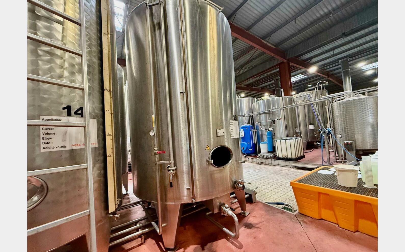 Cuve inox - Fond conique 124 HL (12 400 litres)