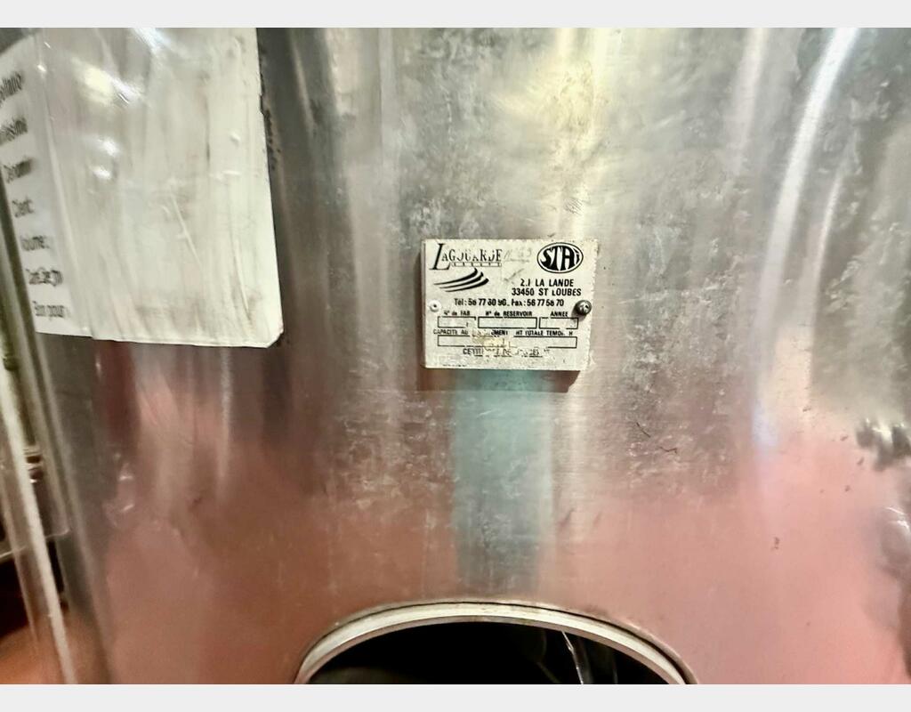 Stainless steel tank - Conical bottom on legs - 184 HL (18,400 litres)
