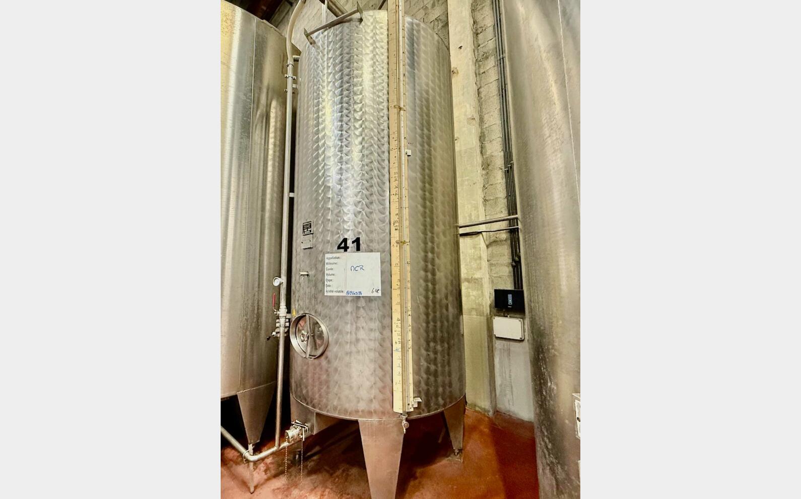 Cuve inox - Fond plat sur pieds 62 HL (6 200 litres) LAGOUARDE