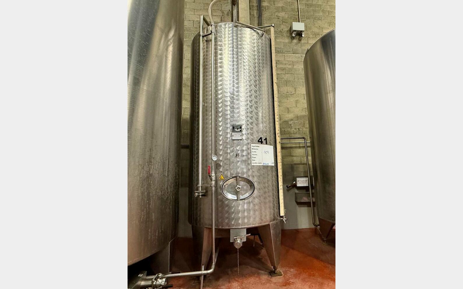 Cuve inox - Fond plat sur pieds 62 HL (6 200 litres) LAGOUARDE