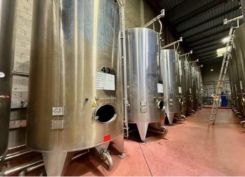 Stainless steel tank - Conical bottom on legs