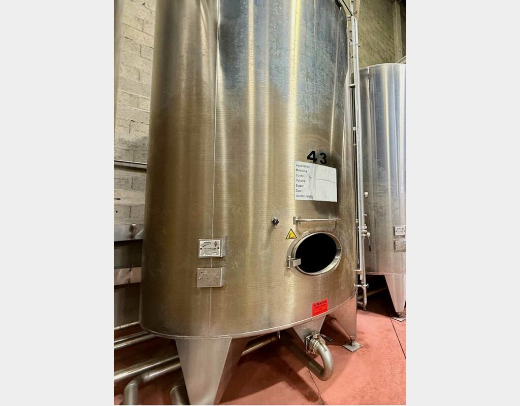 Stainless steel tank - Conical bottom on legs