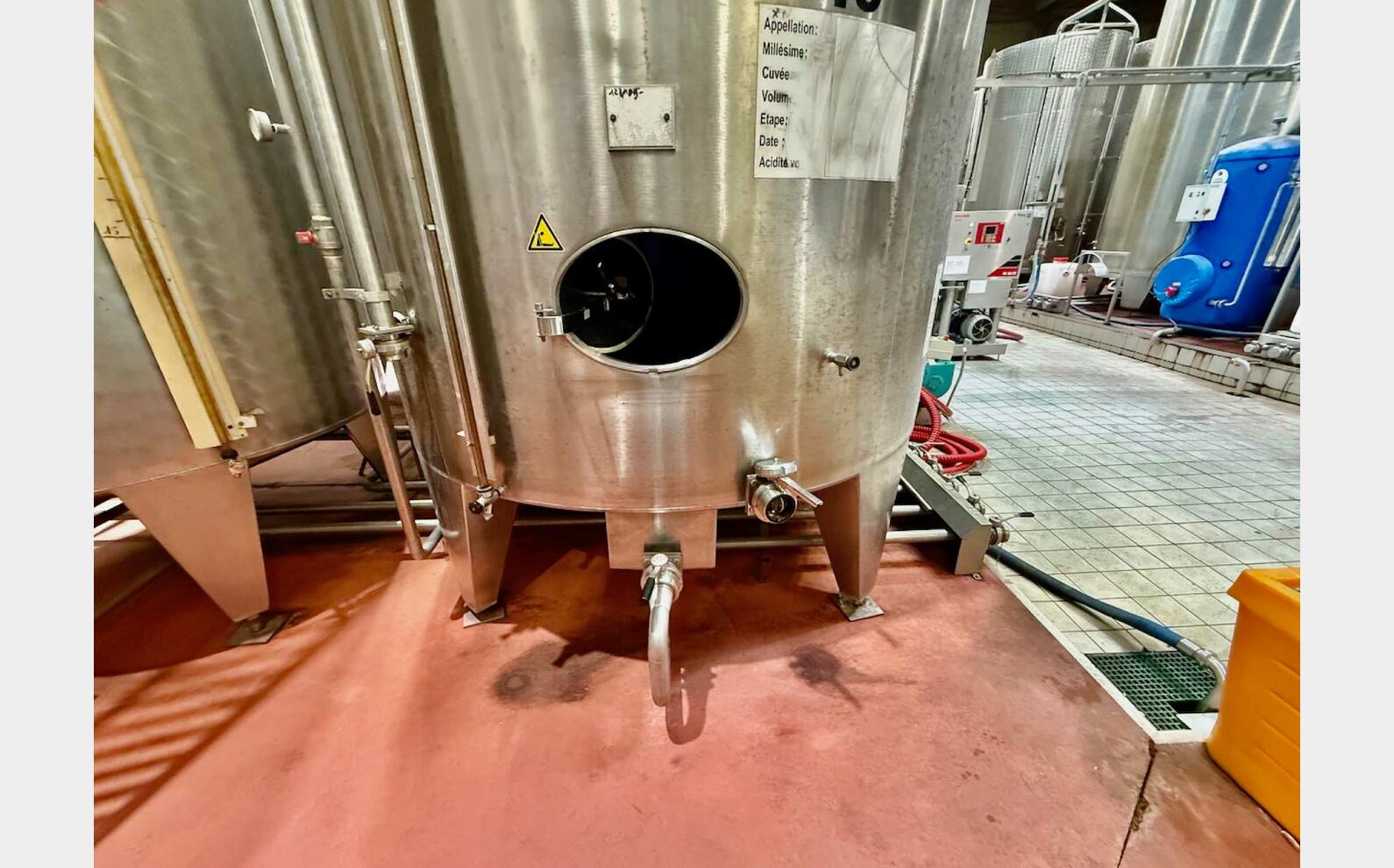 Ss tank - Conical bottom 124 HL (12,400 liters)