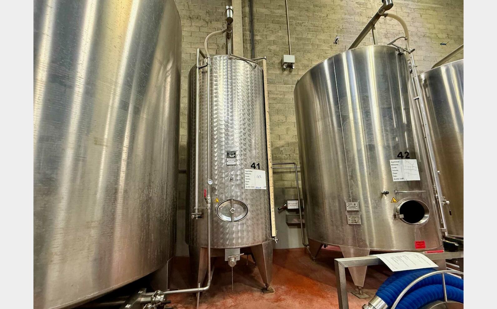 Ss tank - Flat bottom on legs 62 HL (6,200 litres) LAGOUARDE