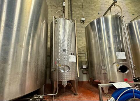 Cuve inox - Fond plat sur pieds 62 HL (6 200 litres) LAGOUARDE