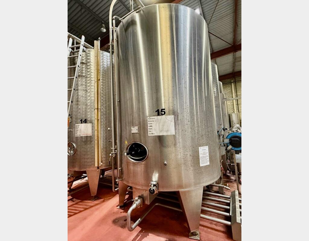 Stainless steel tank - Conical bottom on legs