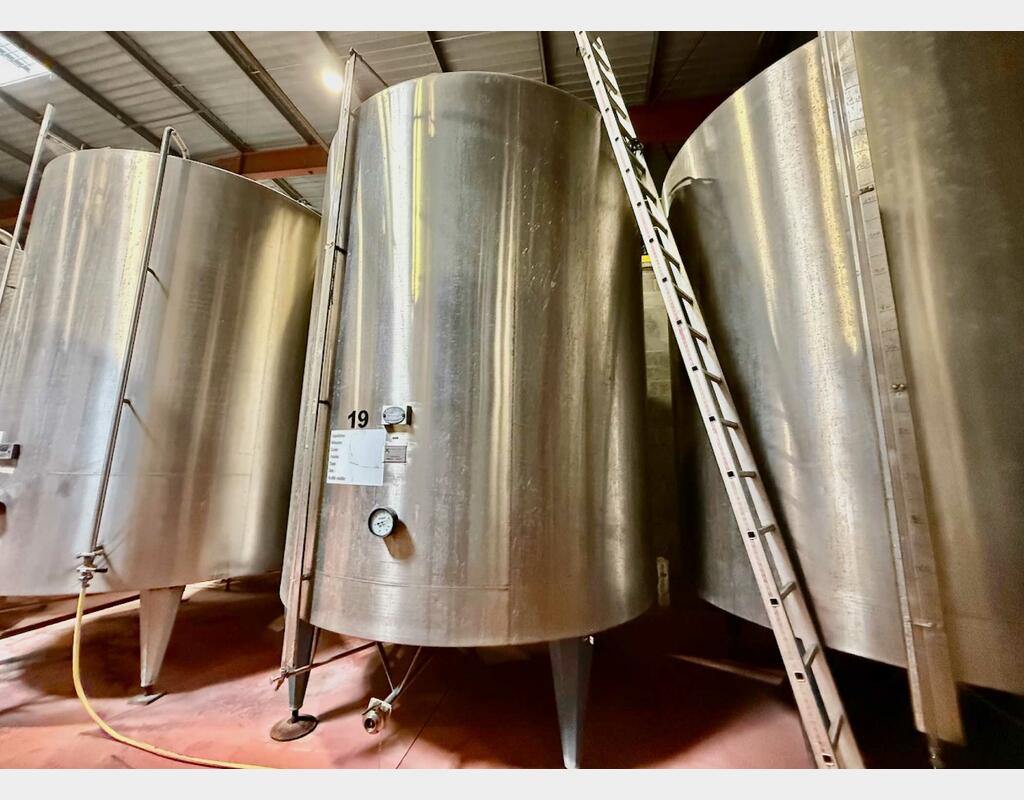 Stainless steel tank - Conical bottom on legs