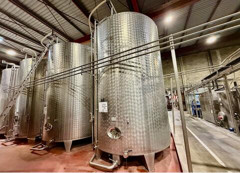 Stainless steel tank - Flat bottom on legs