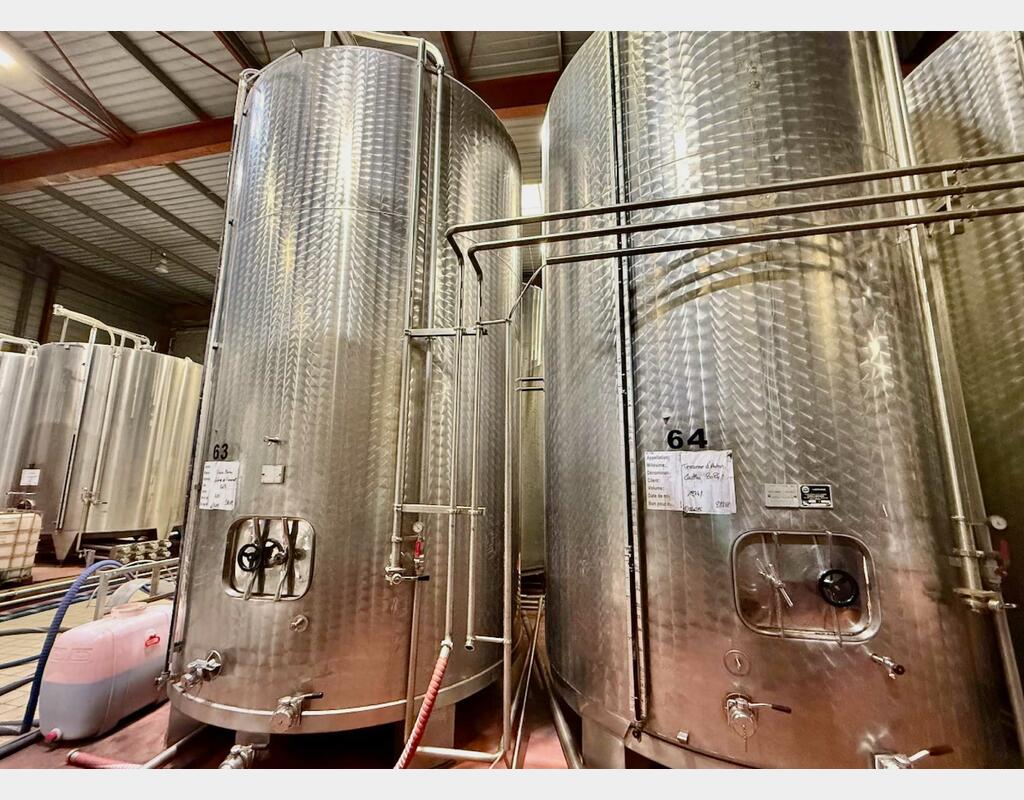Stainless steel tank - Flat bottom on legs