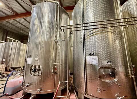 Stainless steel tank - Flat bottom on legs