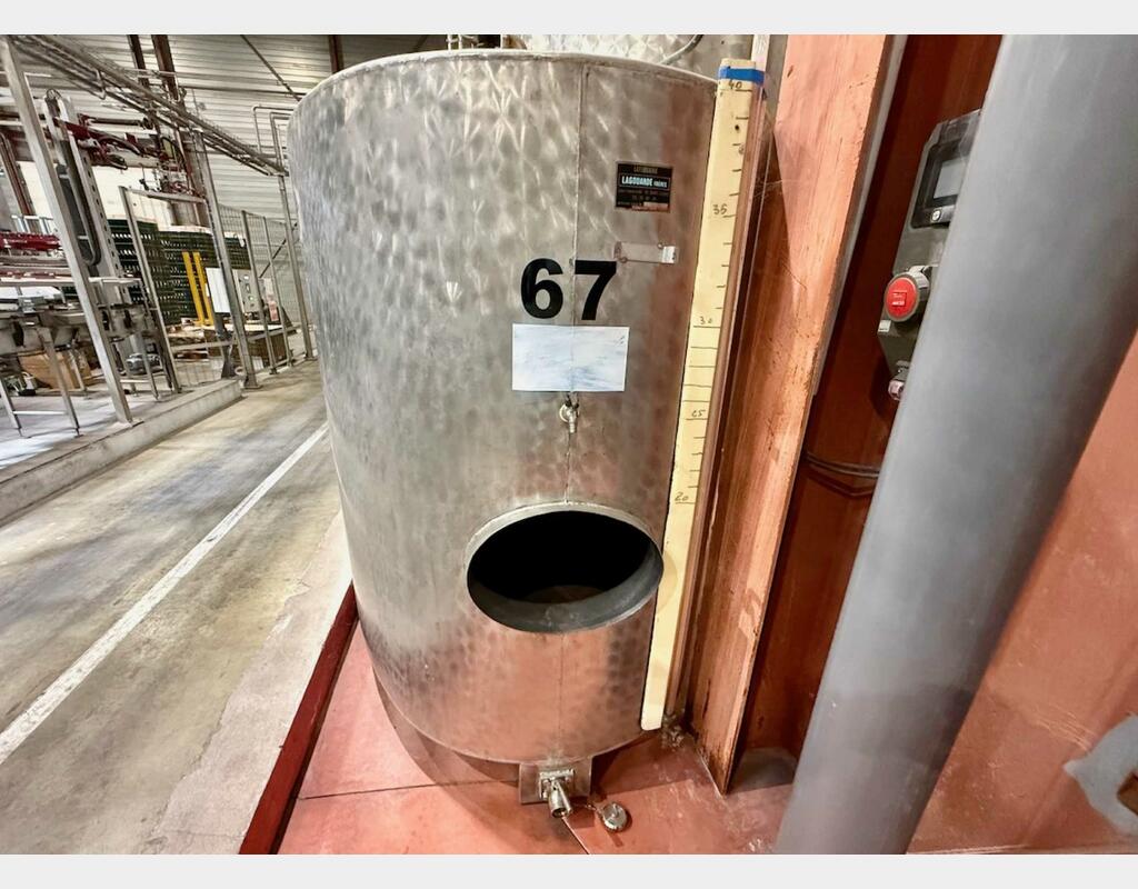 Oval sss tank with bunghole 41 HL (4,100 litres) LAGOUARDE