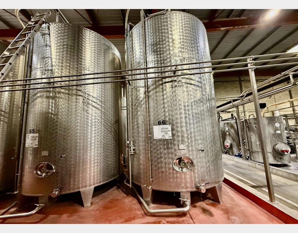Stainless steel tank - Flat bottom on legs