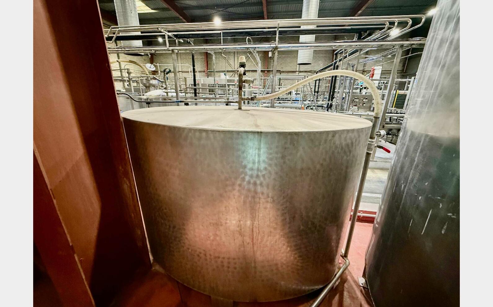 Oval sss tank with bunghole 41 HL (4,100 litres) LAGOUARDE