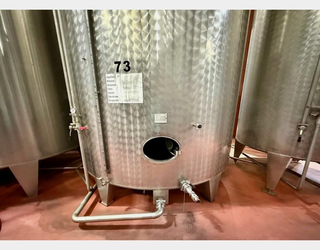 Stainless steel tank with bunghole - Flat bottom on legs