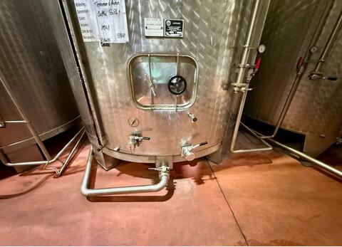 Stainless steel tank - Flat bottom on legs