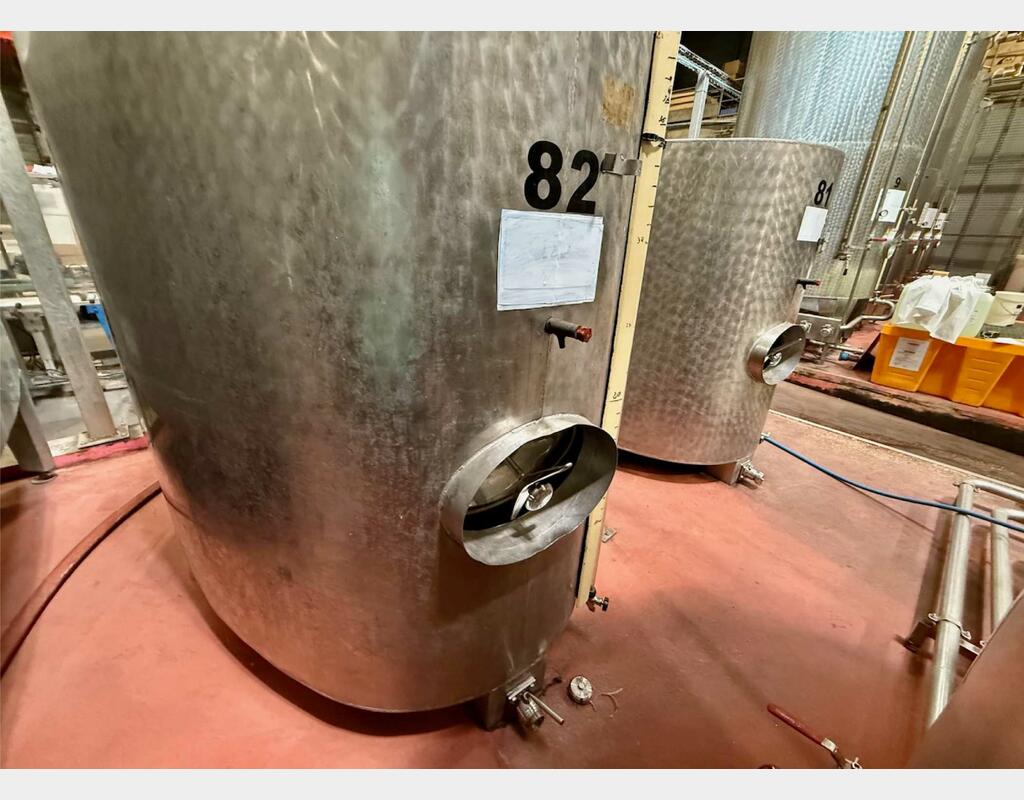 Oval stainless steel tank - Corked - Flat bottom with bunghole