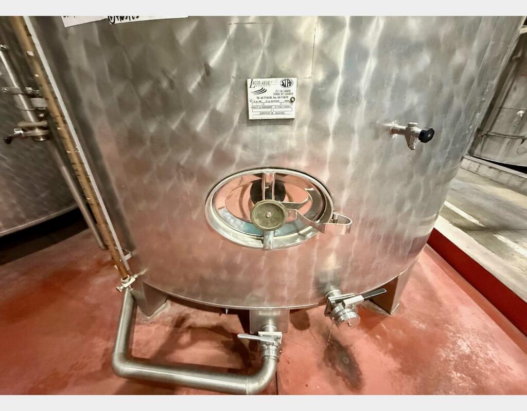 Stainless steel tank - Flat bottom on legs