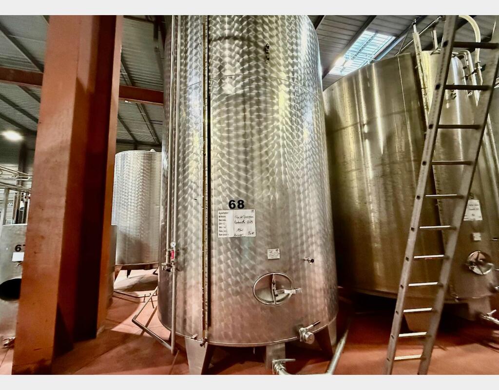 Stainless steel tank with bunghole - Flat bottom - On legs
