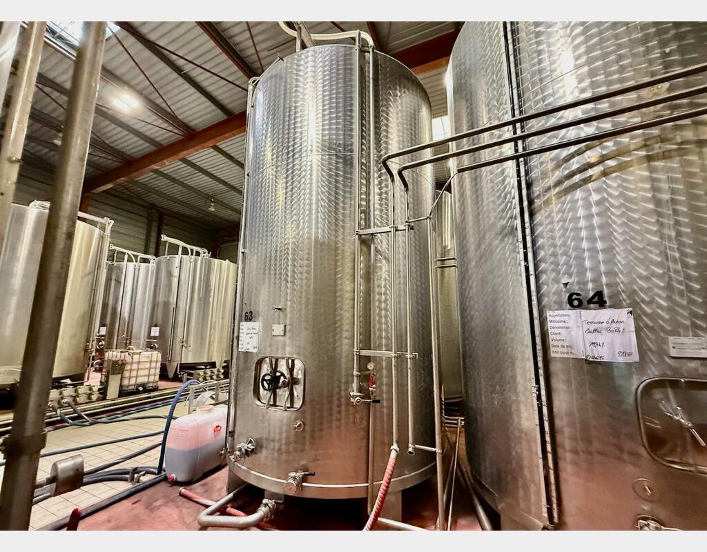 Stainless steel tank - Flat bottom on legs