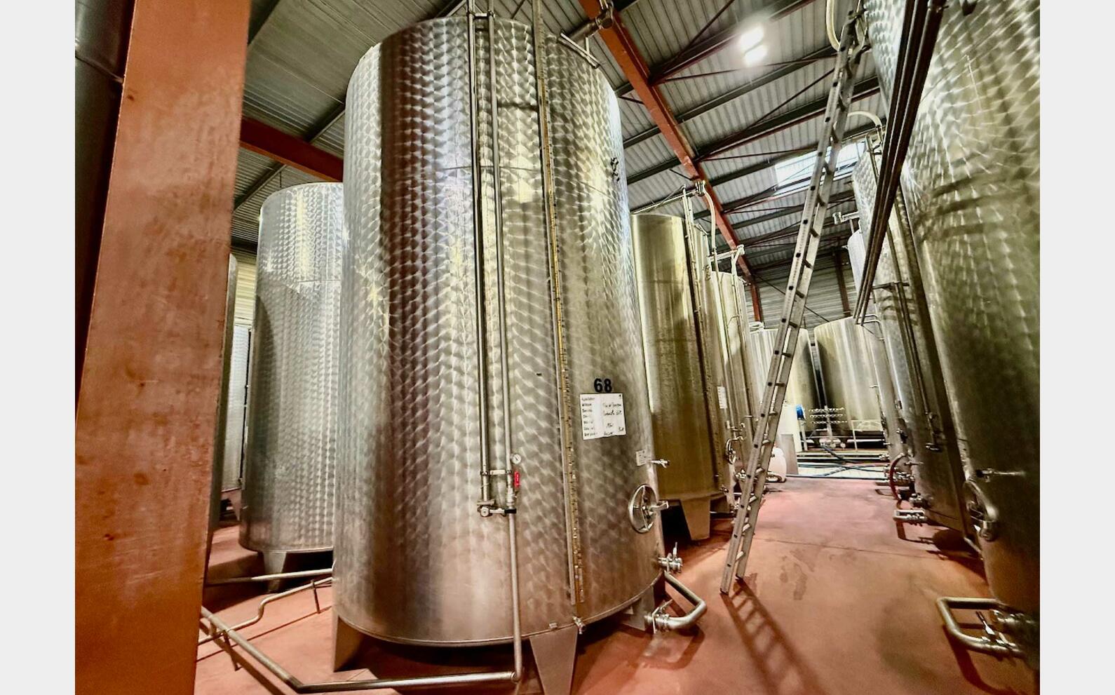 Cuve inox - Bouchonn&eacute;e 290 HL (29 000 litres) STAI