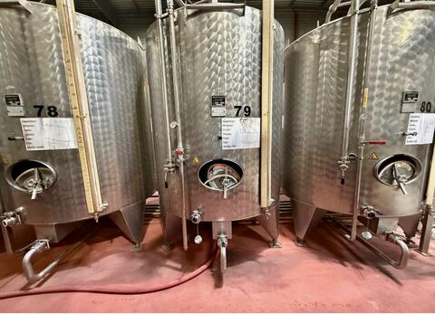 Stainless steel tank - Exterior finish : bush hammered - Flat bottom on legs