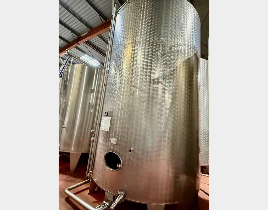 Stainless steel tank with bunghole - Flat bottom on legs
