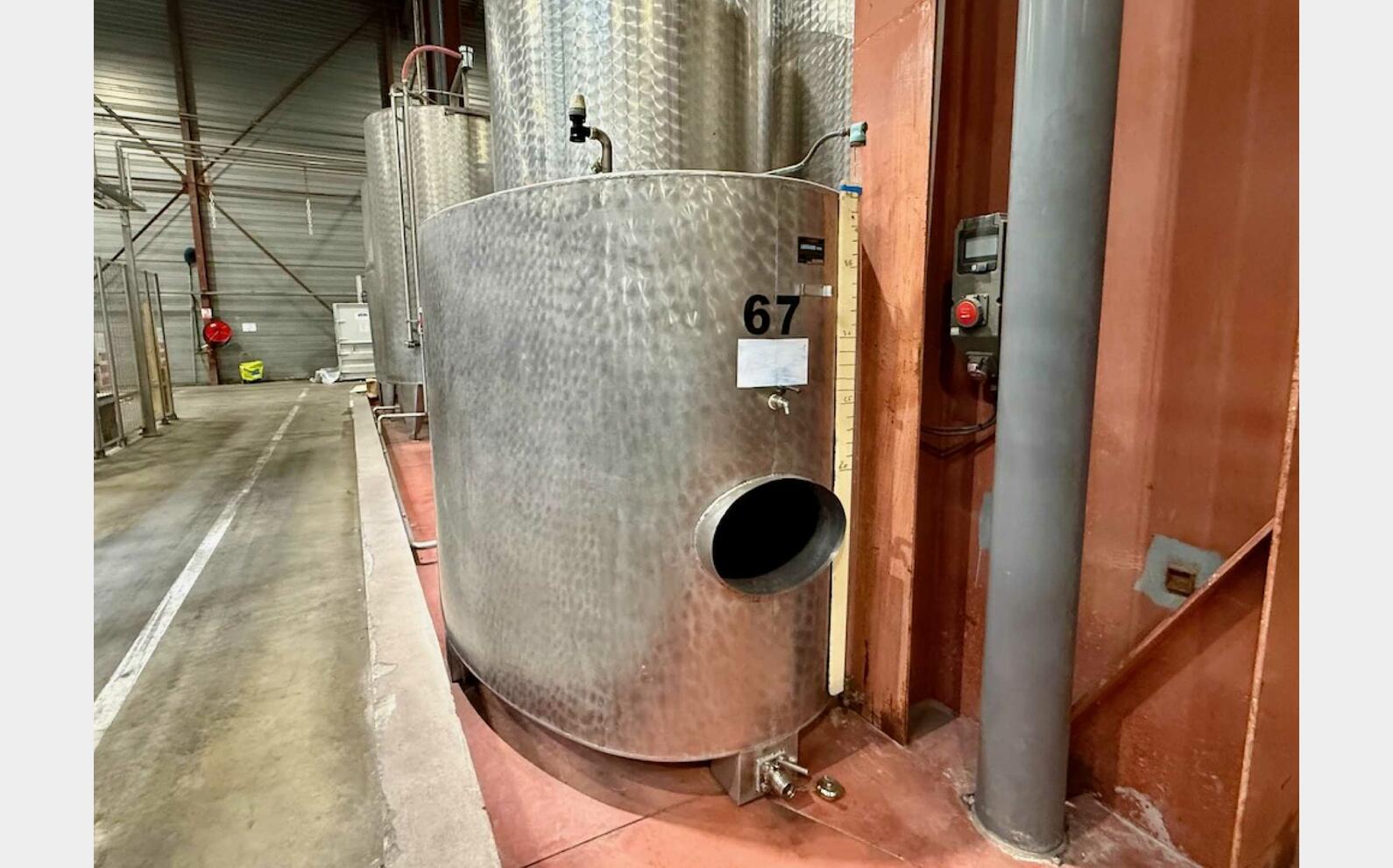 Oval sss tank with bunghole 41 HL (4,100 litres) LAGOUARDE