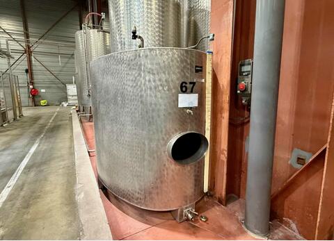 Oval stainless steel tank with bunghole - Flat bottom - On legs