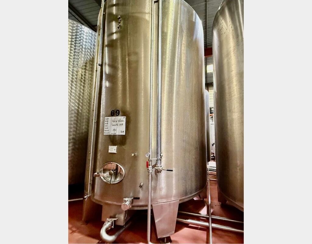 Stainless steel tank - Flat bottom on legs