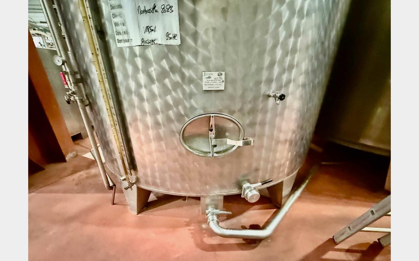 Cuve inox - Bouchonn&eacute;e 290 HL (29 000 litres) STAI