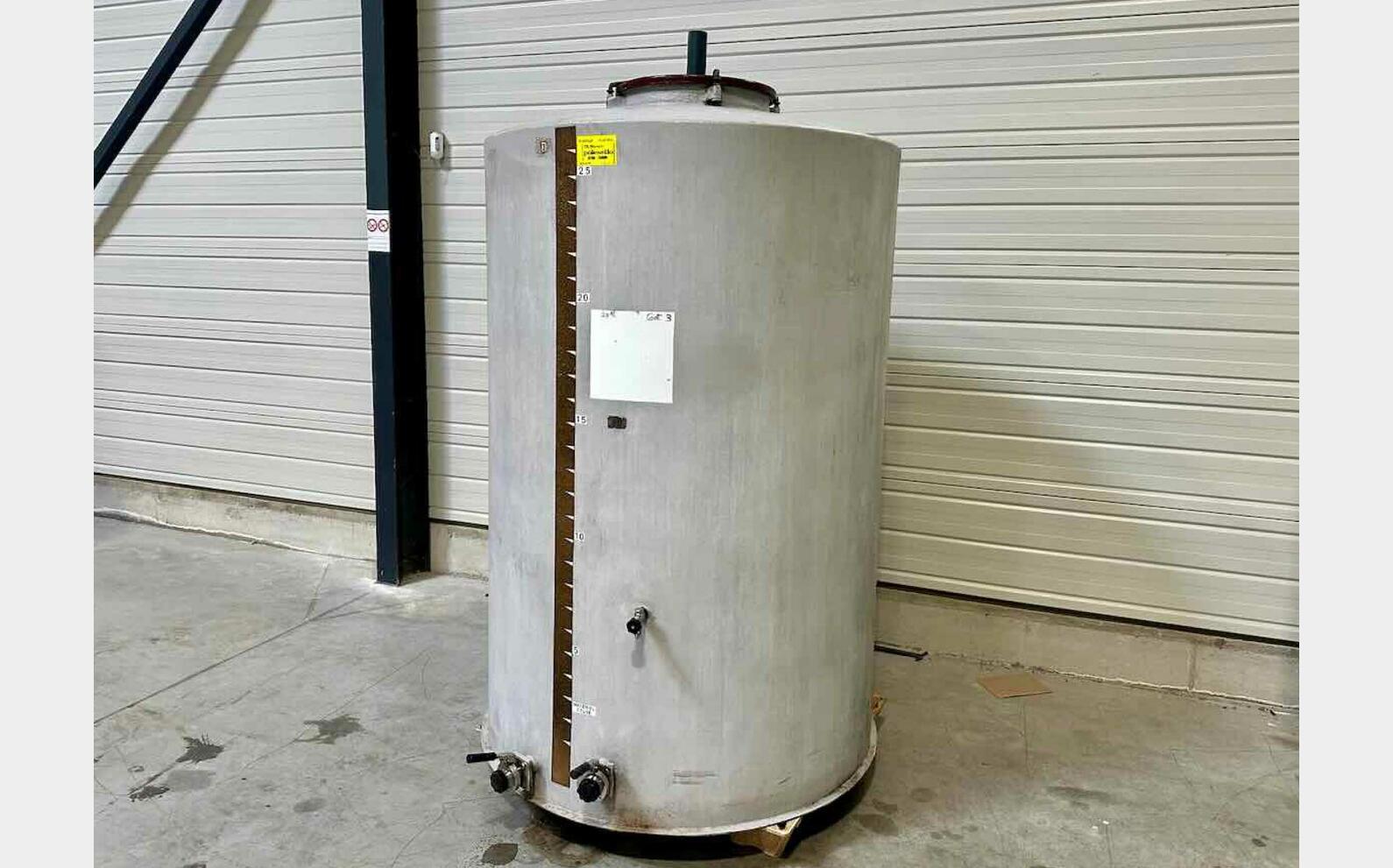 Fibreglass tank - Curved bottom  25 HL (2,500 litres)