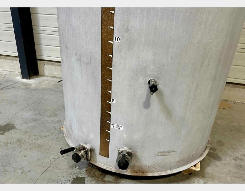 Cuve fibre de verre - Fond bombé sur jupe