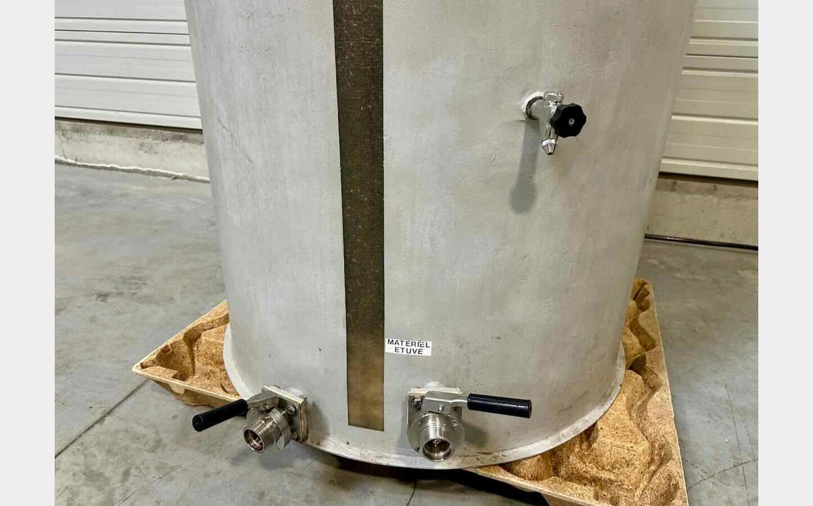 Cuve fibre de verre - Fond bomb&eacute; 15 HL (1 500 litres)