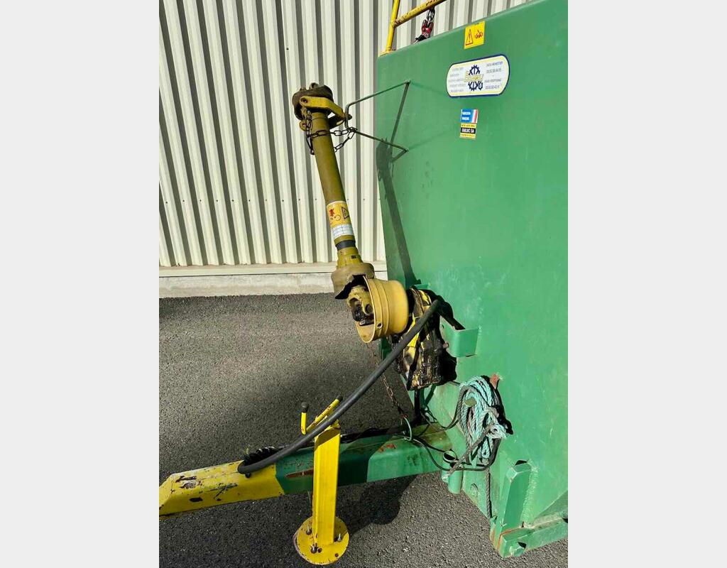 Grape harvest bucket - Tipping