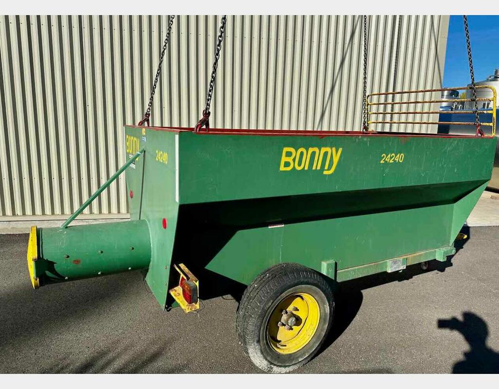 Grape harvest bucket - Tipping