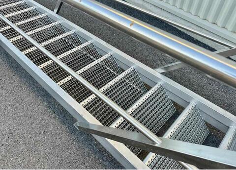 Escalier inox - 19 marches