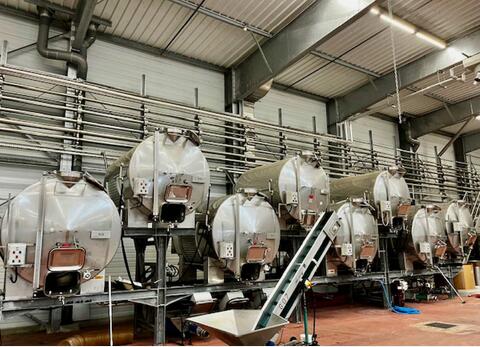 Stainless steel tank on supports - Horizontal