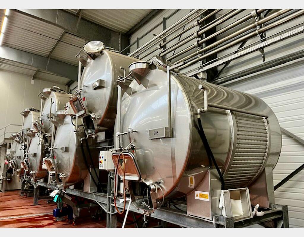Stainless steel tank on supports - Horizontal