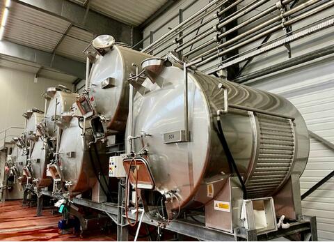 Stainless steel tank on supports - Horizontal