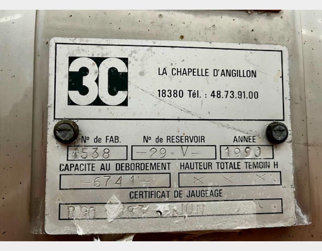 Stainless steel tank on supports - Horizontal