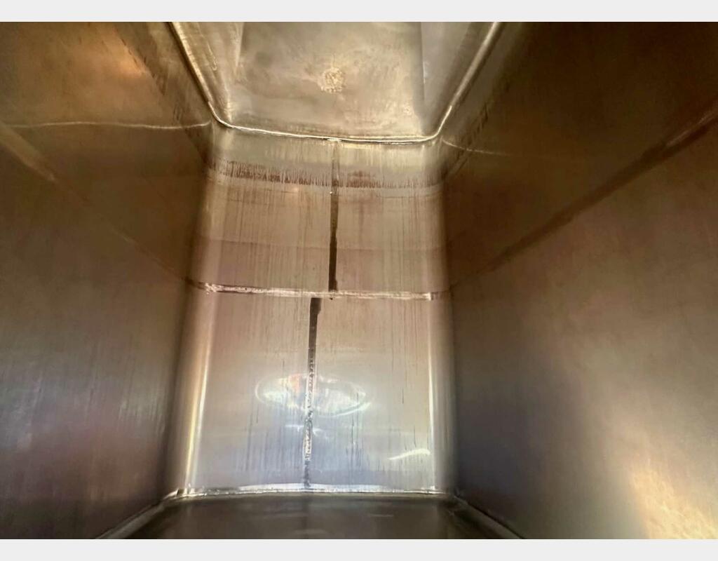 Rectangular stainless steel tank - Conical bottom - Outer finish: waxed