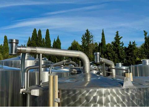 Cuve inox - Finition extérieur bouchonné - Fond plat sur pieds Cuve inox - Finition extérieur bouchonné - Fond plat sur pieds