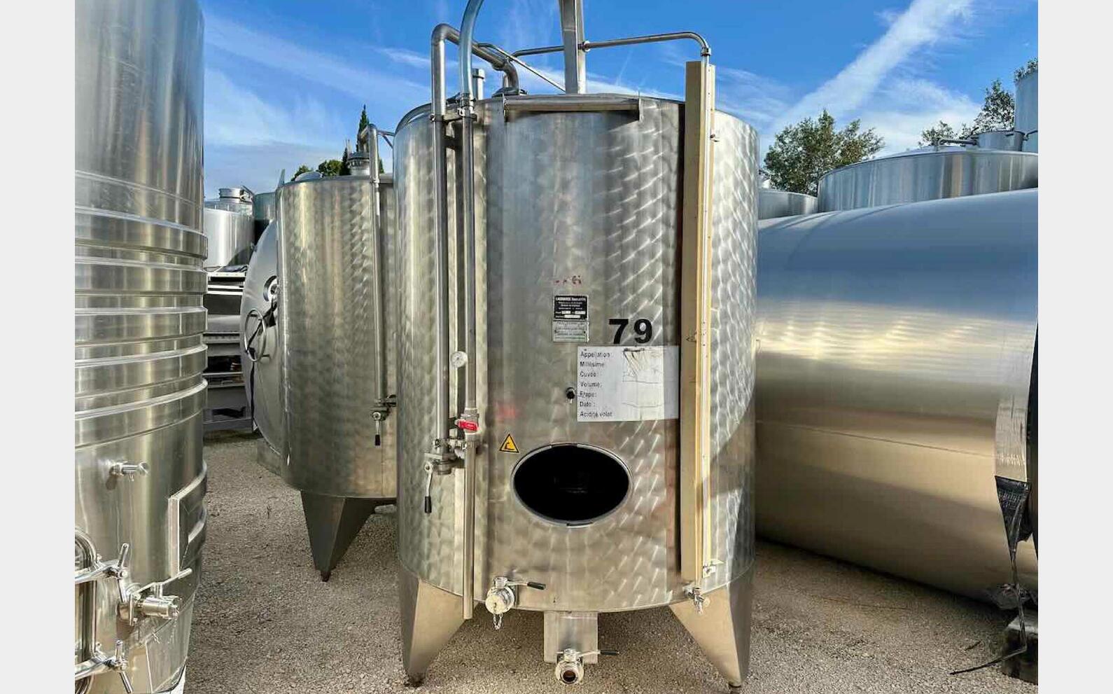 Ss tank - Bush hammered 52 HL (5,200 litres) LAGOUARDE