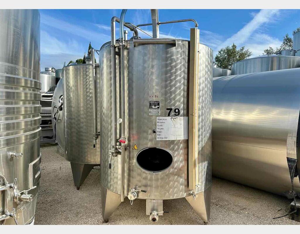 Ss tank - Bush hammered 52 HL (5,200 litres) LAGOUARDE