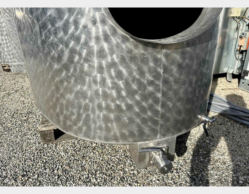 Cuve inox ovale - Bouchonnée - Fond plat avec boitard