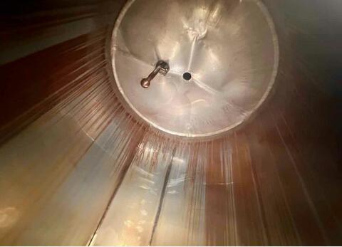 Cuve inox - Finition extérieur bouchonné - Fond plat sur pieds Cuve inox - Finition extérieur bouchonné - Fond plat sur pieds