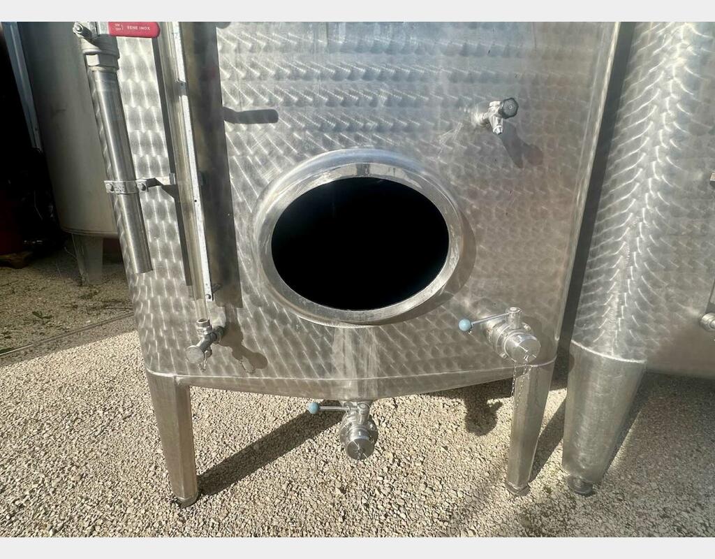 Rectangular stainless steel tank - Conical bottom - Outer finish: waxed