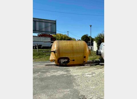 Fibreglass tank - Closed - On steel legs