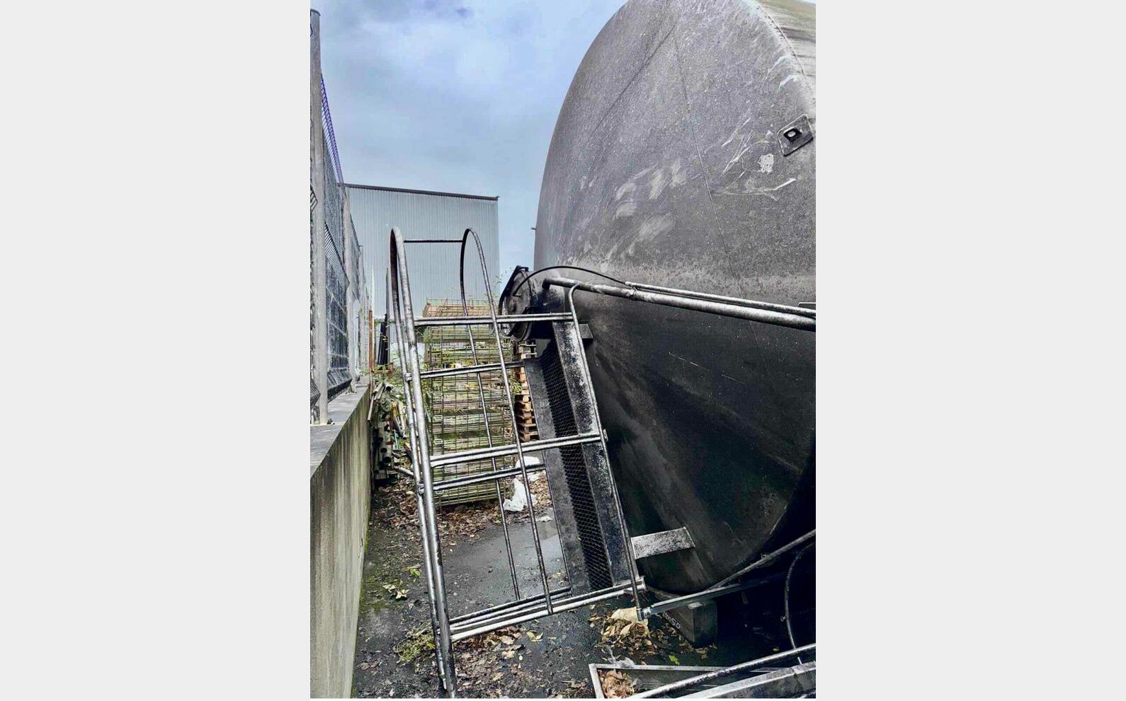 Ss tank - Brushed exterior finish 801 HL (80,100 litres)