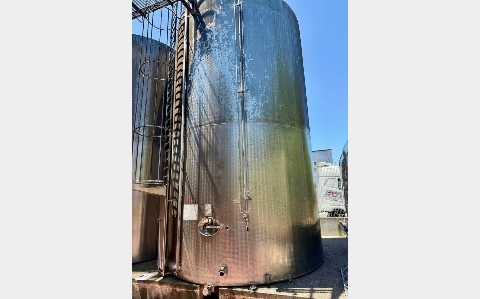 Ss tank - Brushed exterior finish 801 HL (80,100 litres)